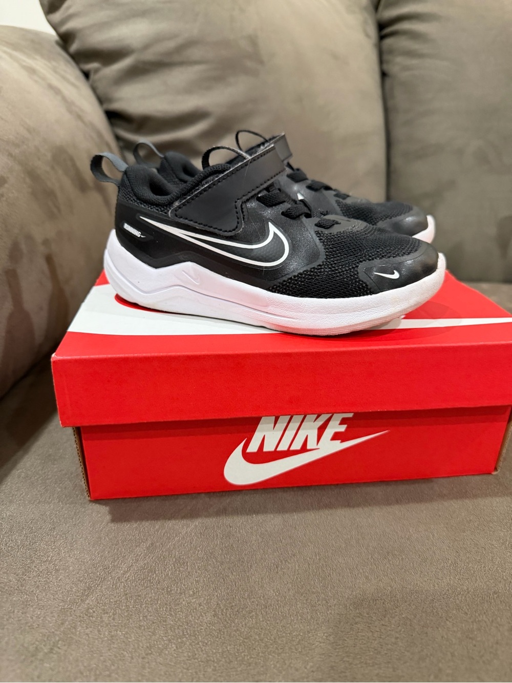 Nike Youth Black and White Velcro Athletic Sneakers 10C